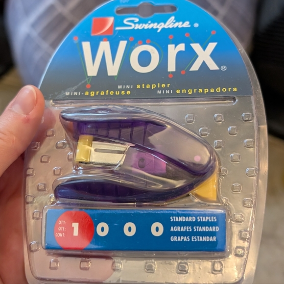 Swingline mini stapler with staples New - Picture 3 of 5